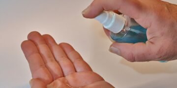 difference between viruses and bacteria