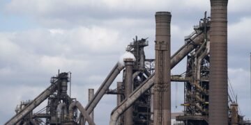 Ministers Engage Bankers to Explore Future Options for UK Steel Industry