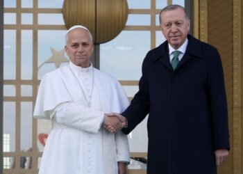 Pope Leo Visits Turkey on His First Foreign Trip, Promoting Peace and Dialogue