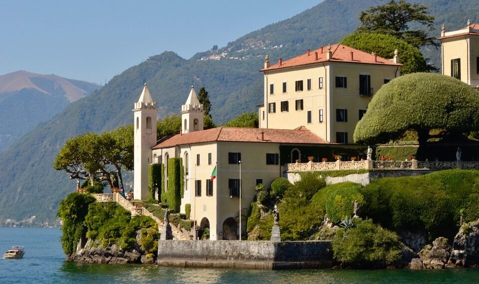 history of james bond film franchise