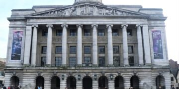 role of local councils in uk governance