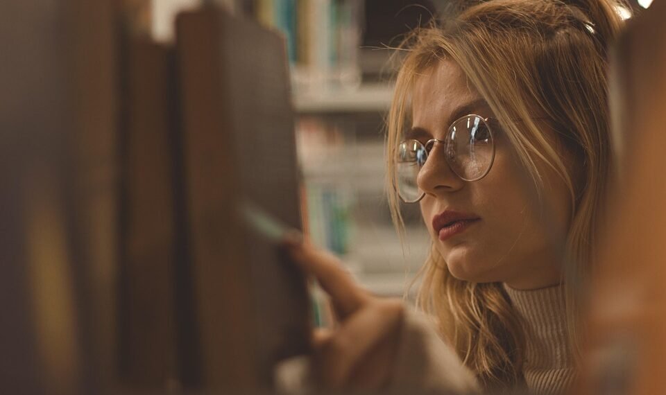 how the human brain processes information