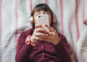 Concerns Grow Over Data Insufficiency in Australia's Social Media Ban for Minors