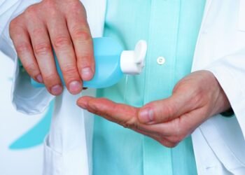 difference between viruses and bacteria