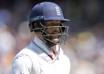 England Struggles on Opening Day of Fourth Ashes Test, Nine Wickets Down
