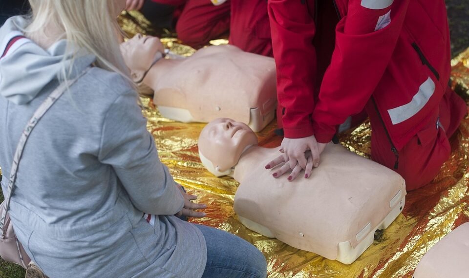 basics of first aid for common injuries