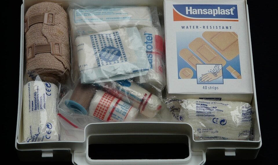 basics of first aid for common injuries