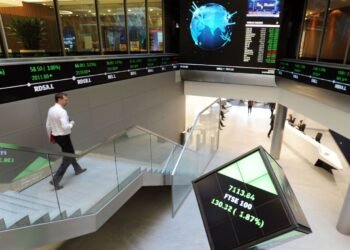 FTSE 100 Records Best Year Since 2009, Outperforming US and European Markets
