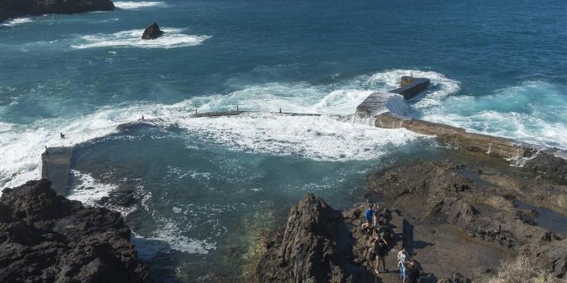 Four Swimmers Confirmed Dead in Tenerife After Strong Wave Incident