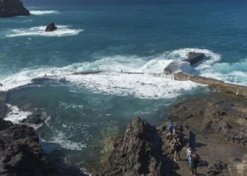 Four Swimmers Confirmed Dead in Tenerife After Strong Wave Incident
