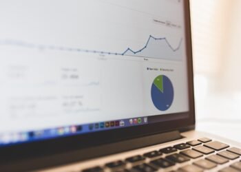 how businesses use data analytics