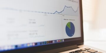 how businesses use data analytics