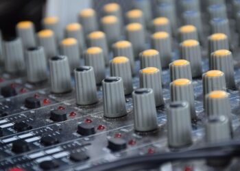 how the nervous system controls