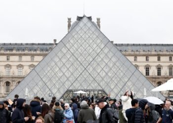 Hundreds of Books Damaged at Louvre Due to Water Leak After £76m Heist