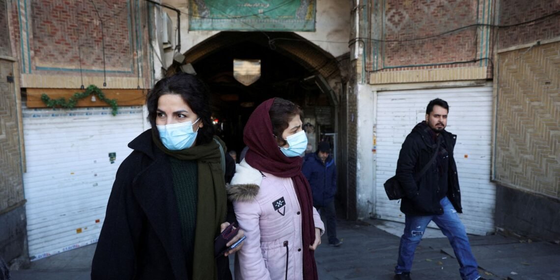 Iranian Protesters Attempt to Storm Government Building Amid Ongoing Unrest