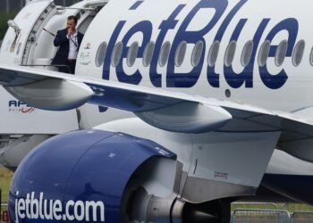 JetBlue Flight and US Air Force Plane Narrowly Avoid Collision Over Venezuela
