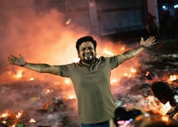 Journalists Rescued as Fire Engulfs Bangladesh Newspaper Offices in Mob Attack