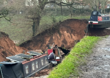 Major Incident Declared as Sinkhole Drains Canal, Swallows Narrowboats