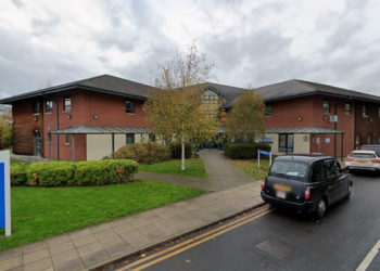 Man Detained Following Assault on Five Individuals with Weapon at Hospital