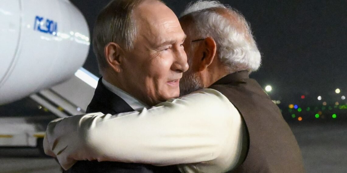 Modi and Putin Greet Each Other Ahead of Trade Talks at India-Russia Summit