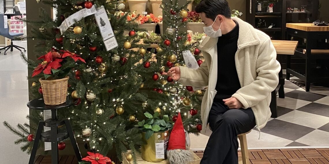North Korean Defector Shares Experience of Celebrating Christmas in Secret
