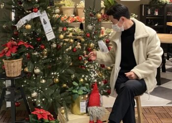 North Korean Defector Shares Experience of Celebrating Christmas in Secret