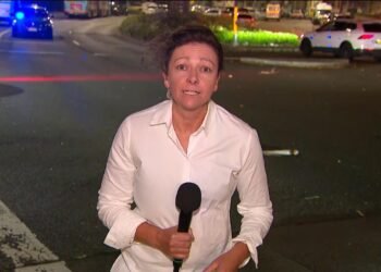 Photographer Recalls Confrontation with Gunman in Bondi 'Warzone' Incident