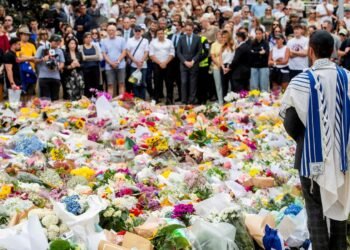 Police Confirm Bondi Attack Suspects Acted Alone as Hero Shares His Story