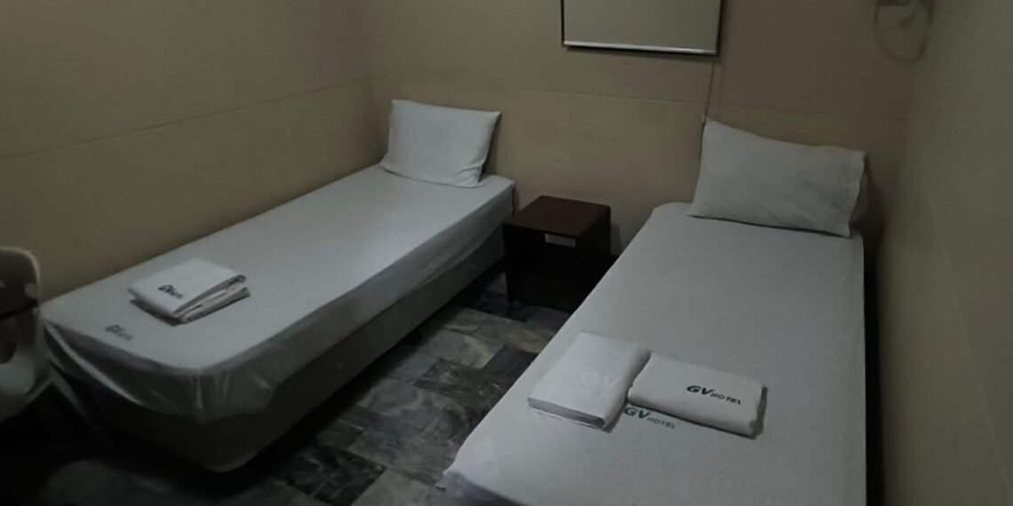 Police Investigate Hotel Linked to Alleged Gunmen in Bondi Beach Shooting