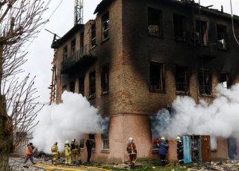 Russia Launches Extensive Missile and Drone Strikes on Ukraine During Peace Talks