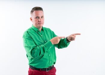 how the human brain processes information