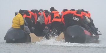 Small Boats Crossing Pause Ends, Highlighting Migration Debate's Instability