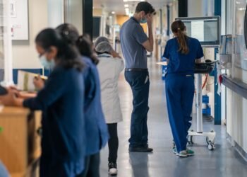 Super Flu Surge Challenges NHS Amidst Widespread Health Pressures