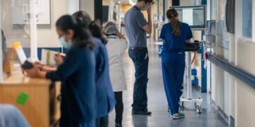 Super Flu Surge Challenges NHS Amidst Widespread Health Pressures