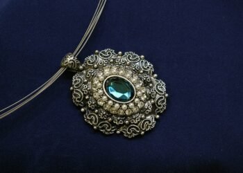 how jewellery enhances outfit styling