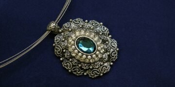 how jewellery enhances outfit styling