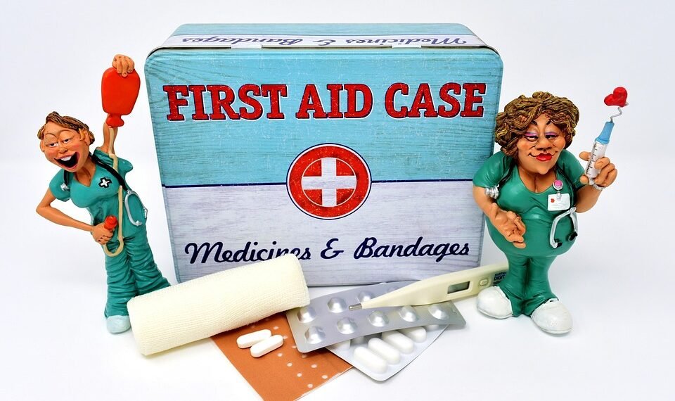 basics of first aid for common injuries