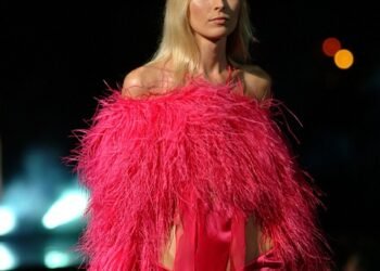 how fashion weeks work behind the scenes