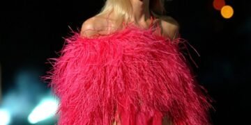 how fashion weeks work behind the scenes