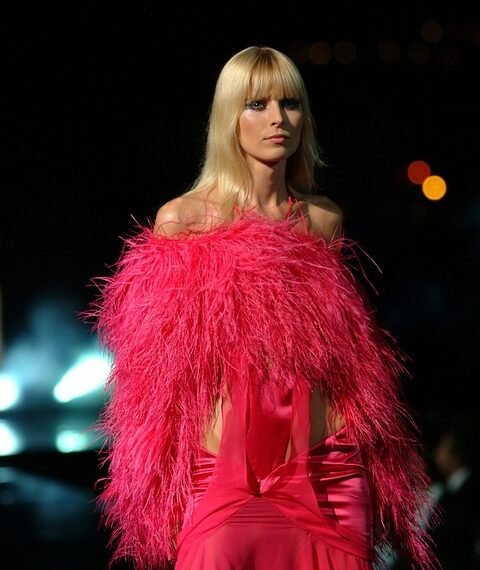 how fashion weeks work behind the scenes