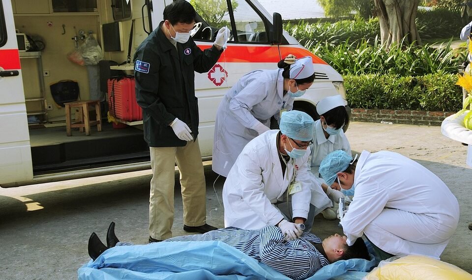 basics of first aid for common injuries