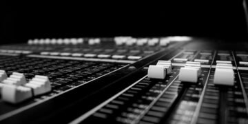 how the nervous system controls