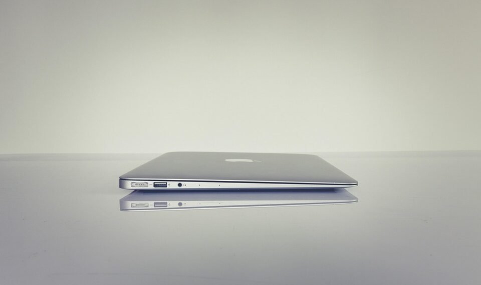 how minimalist fashion styling works