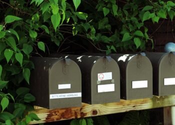 history of box office tracking and reporting