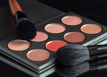 importance of color palettes in seasonal fashion