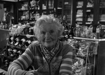 difference between viruses and bacteria