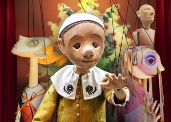 Theatre's Enchanting Craft Faces Threat of Extinction, Warn Experts