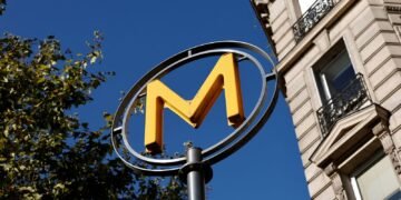 Three Women Stabbed in Paris Metro Stations: Investigation Underway