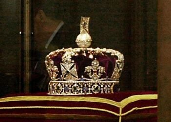 Tower of London Closes After State Crown Display Case Defaced
