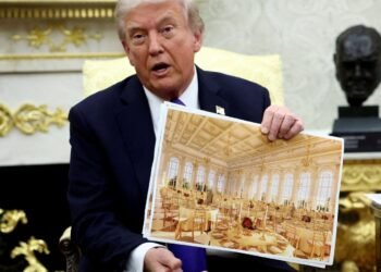 Trump Faces Lawsuit from Preservation Group Over $300m White House Ballroom